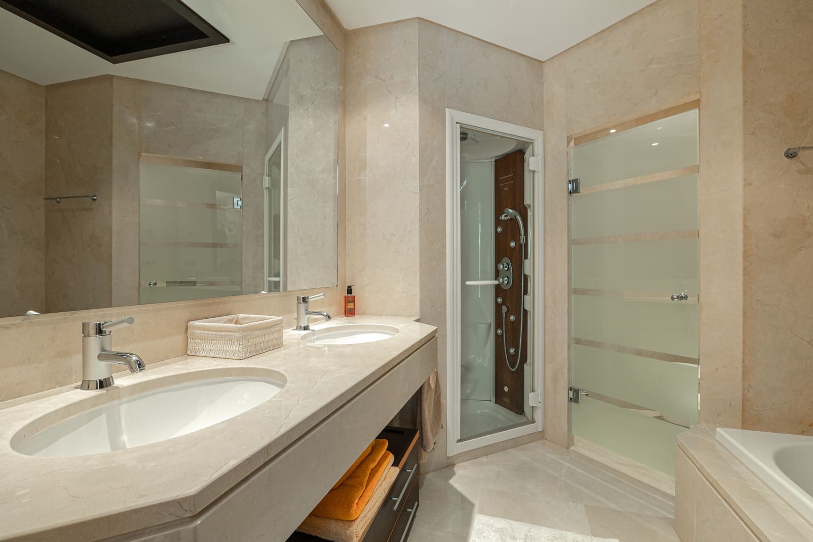 2 bedroom Apartment for sale in Marbella with pool garage - € 1,500,000 (Ref: 8463632)