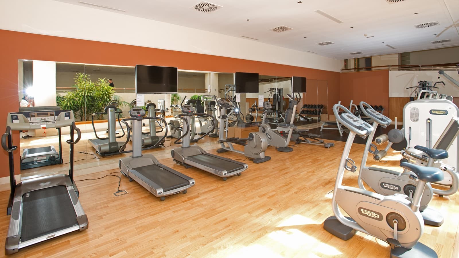 2 bedroom Apartment for sale in Marbella with pool garage - € 1,500,000 (Ref: 8463632)