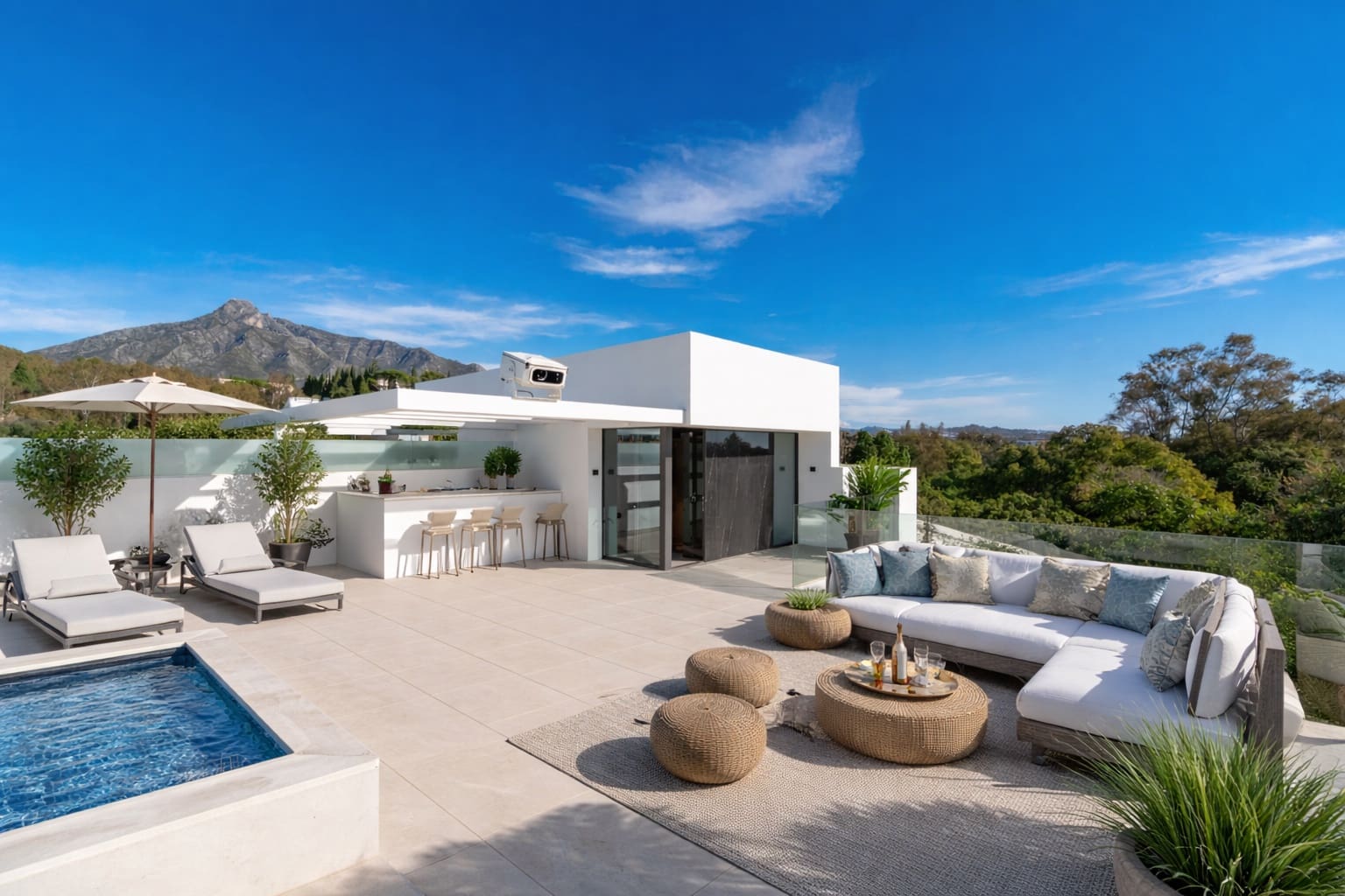 3 bedroom Villa for sale in Marbella with pool garage - € 6,350,000 (Ref: 8478076)