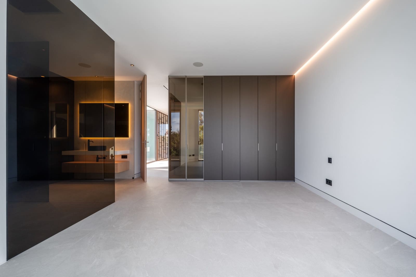 3 bedroom Villa for sale in Marbella with pool garage - € 5,500,000 (Ref: 8478076)