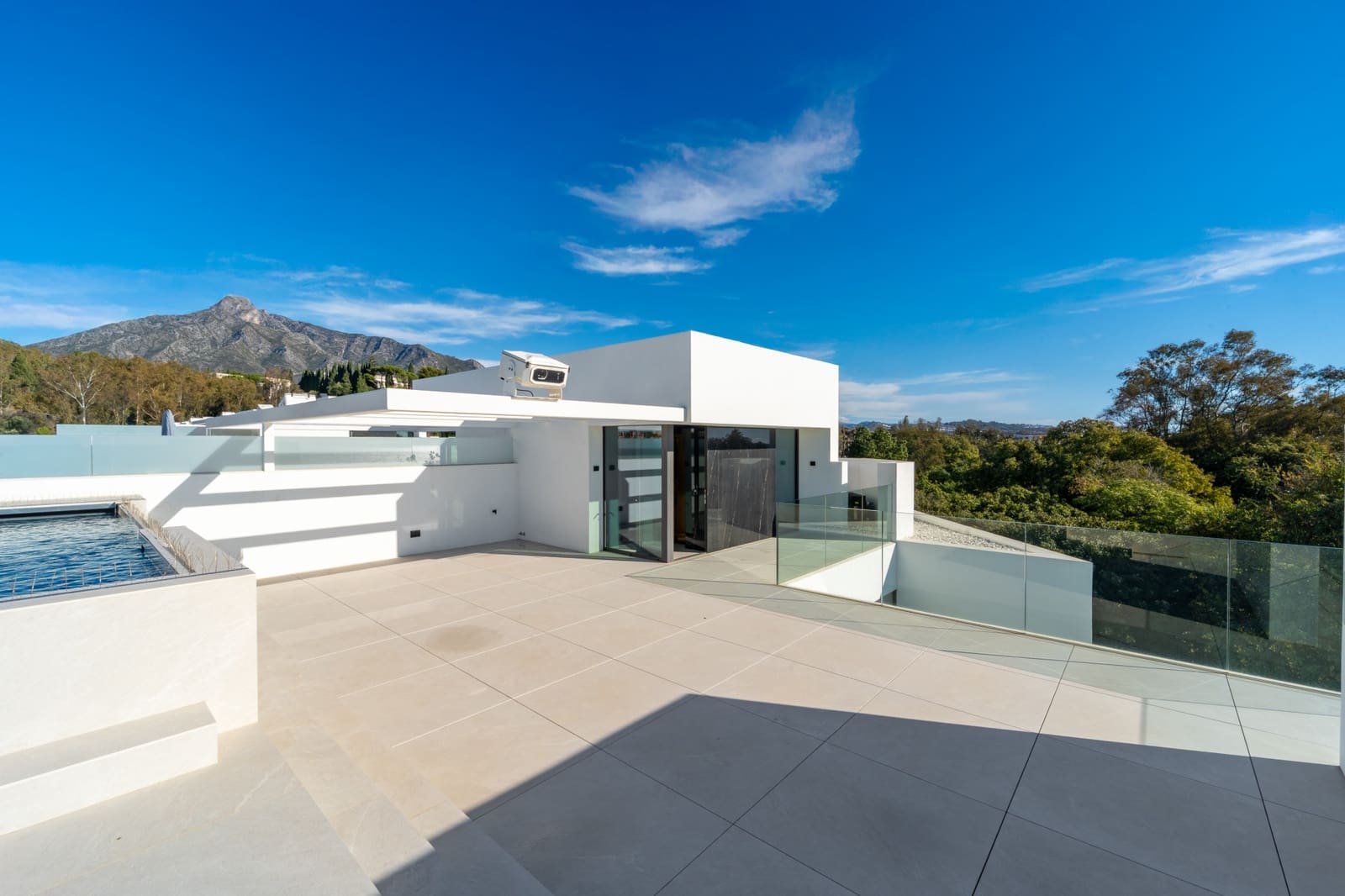 3 bedroom Villa for sale in Marbella with pool garage - € 5,500,000 (Ref: 8478076)