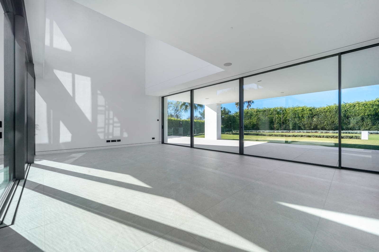 3 bedroom Villa for sale in Marbella with pool garage - € 5,500,000 (Ref: 8478076)