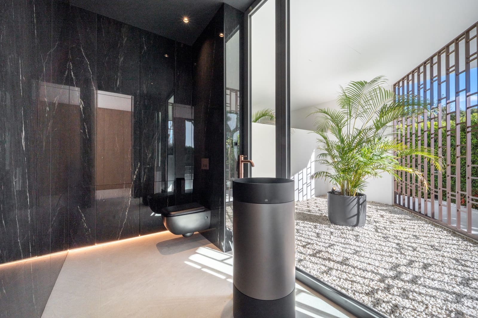 3 bedroom Villa for sale in Marbella with pool garage - € 5,500,000 (Ref: 8478076)