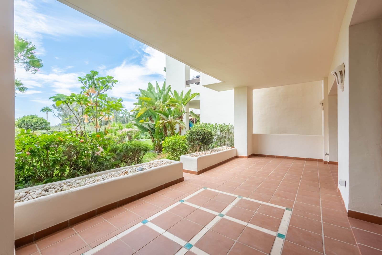 3 slaapkamer Appartement te koop in Estepona met zwembad garage - € 1.030.000 (Ref: 8487812)