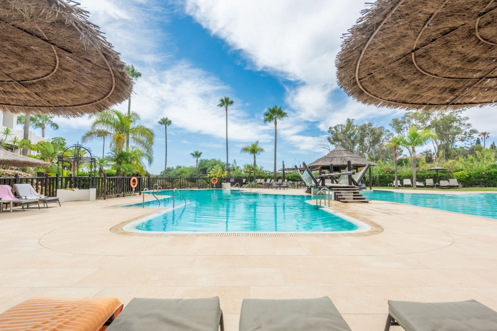 3 slaapkamer Appartement te koop in Estepona met zwembad garage - € 1.030.000 (Ref: 8487812)