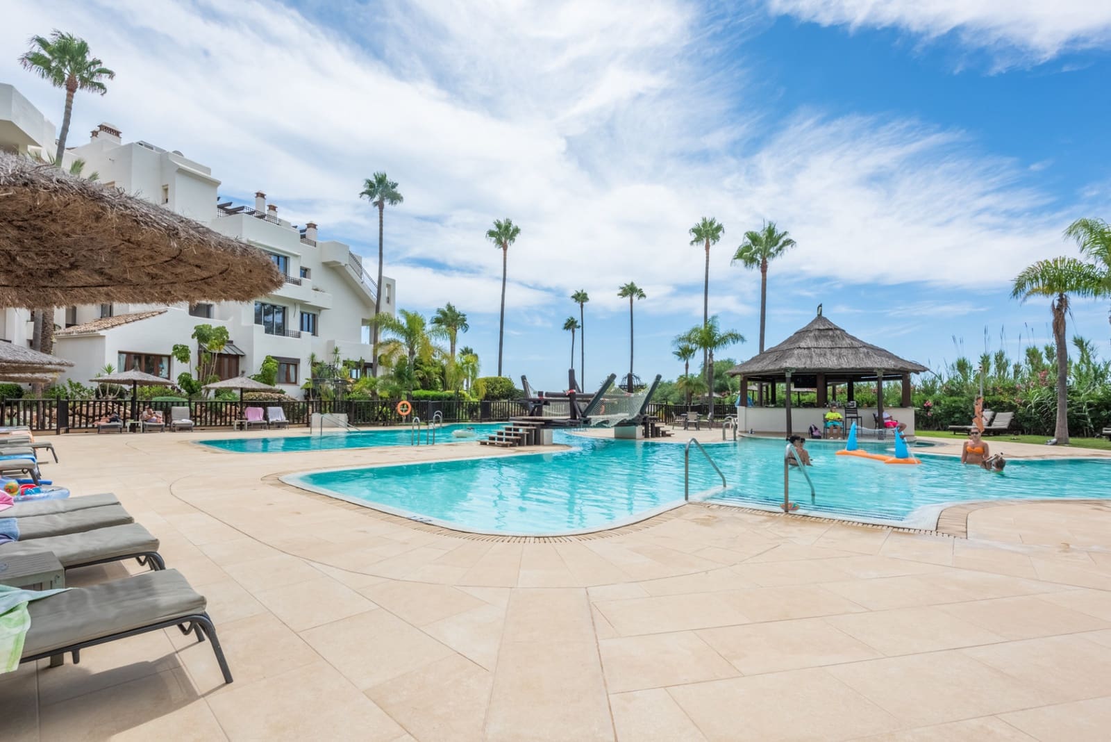 3 slaapkamer Appartement te koop in Estepona met zwembad garage - € 1.030.000 (Ref: 8487812)