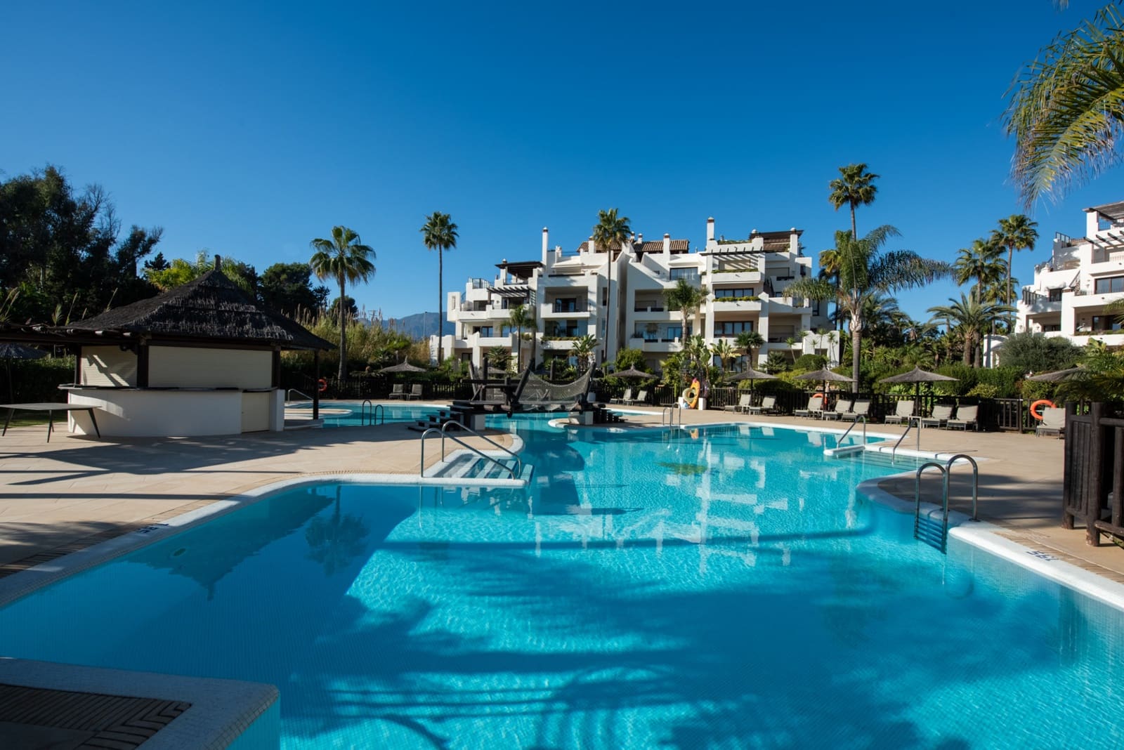 3 slaapkamer Appartement te koop in Estepona met zwembad garage - € 1.030.000 (Ref: 8487812)