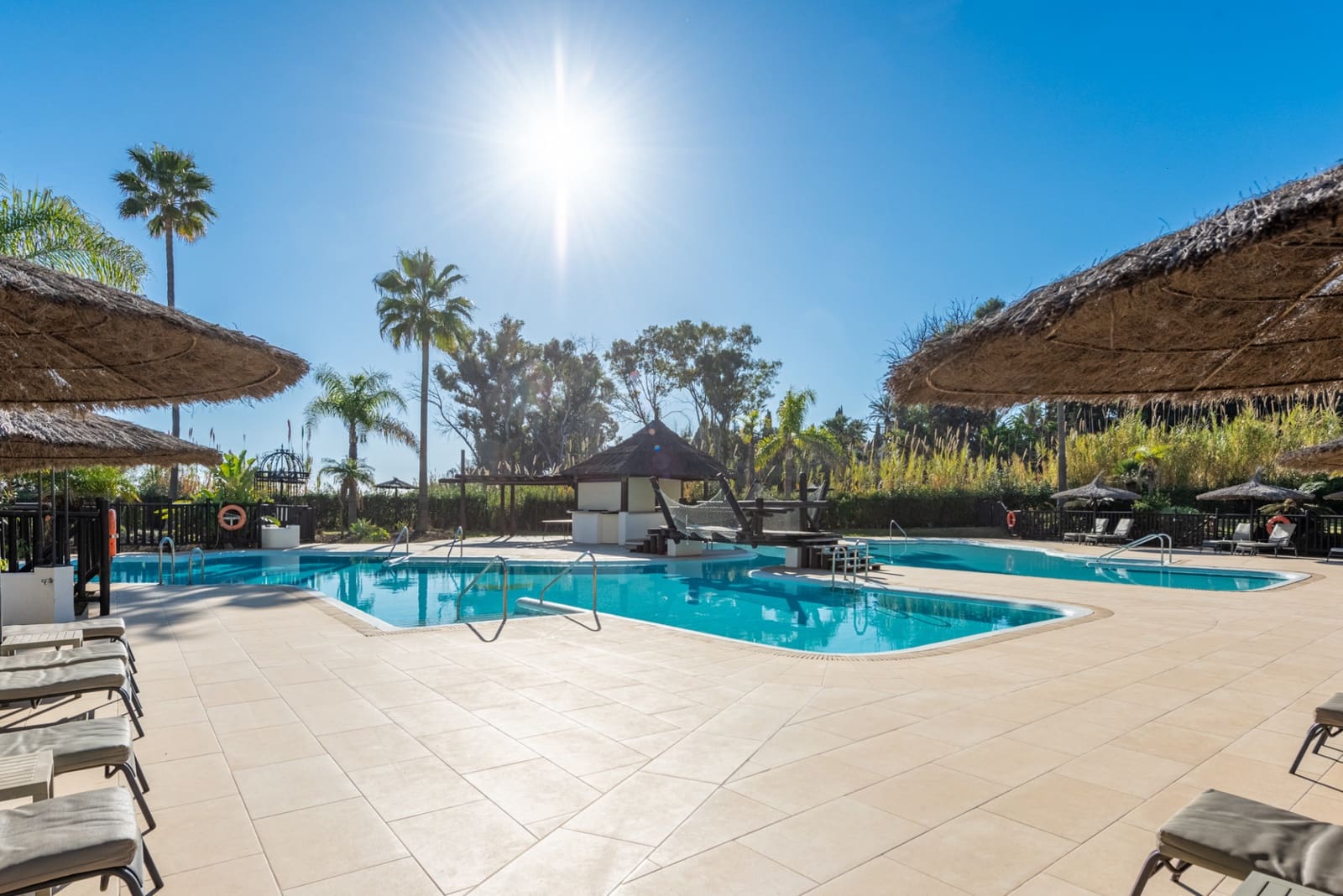 3 slaapkamer Appartement te koop in Estepona met zwembad garage - € 1.030.000 (Ref: 8487812)