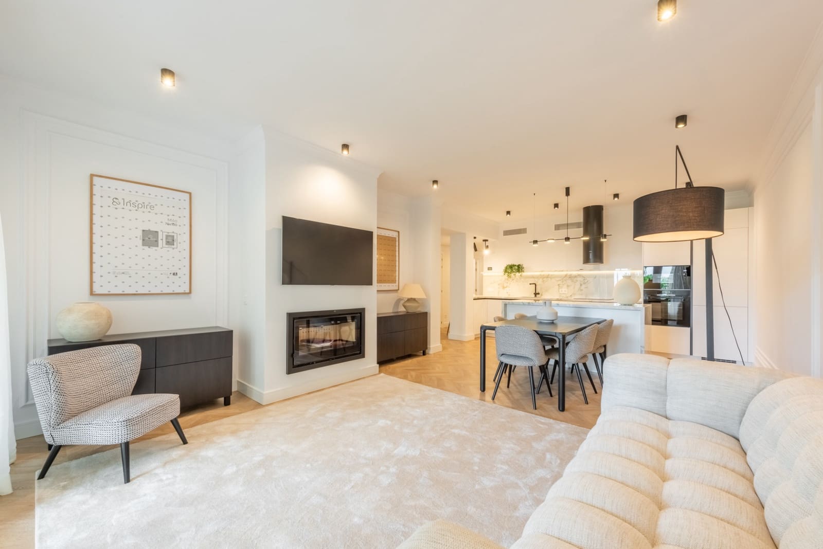 3 bedroom Apartment for sale in Estepona with pool garage - € 1,050,000 (Ref: 8487812)