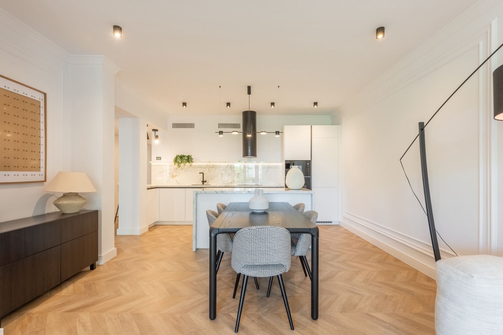 3 bedroom Apartment for sale in Estepona with pool garage - € 1,050,000 (Ref: 8487812)