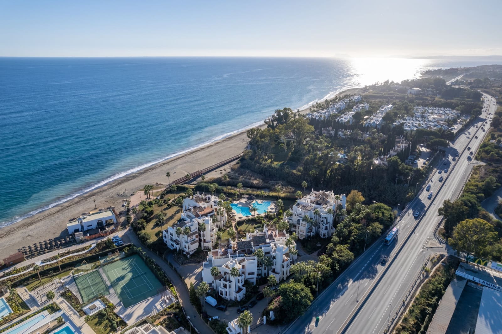 3 bedroom Apartment for sale in Estepona with pool garage - € 1,050,000 (Ref: 8487812)