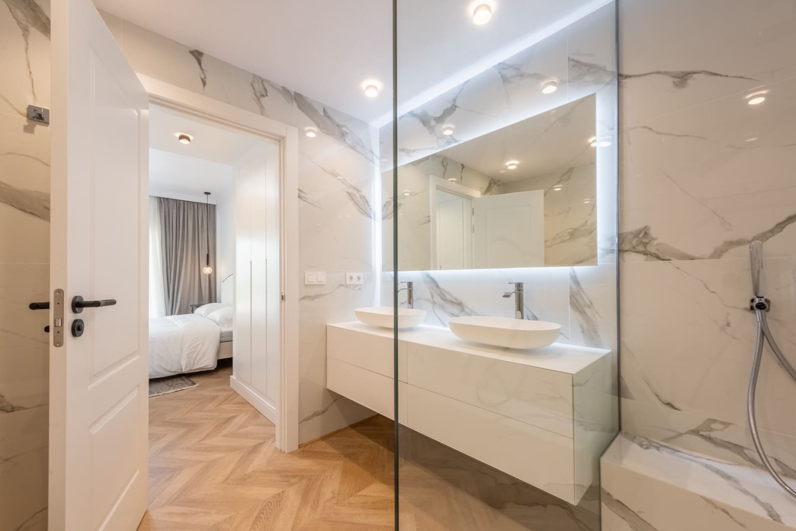 3 bedroom Apartment for sale in Estepona with pool garage - € 1,050,000 (Ref: 8487812)