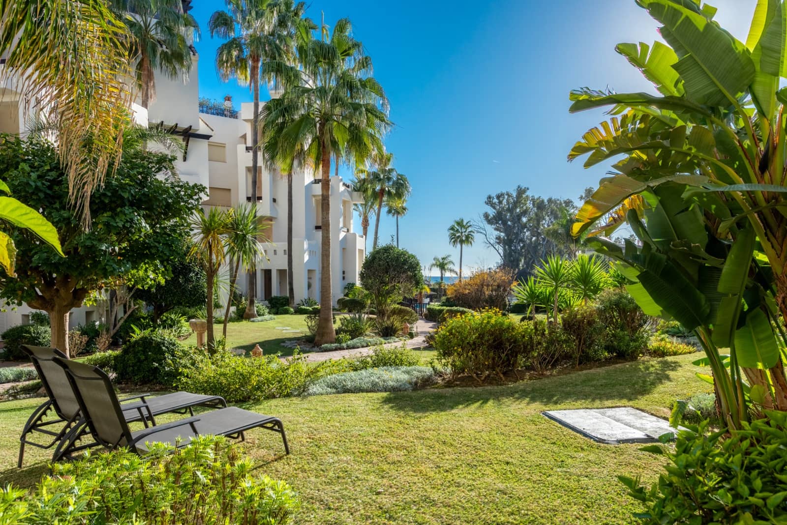 3 bedroom Apartment for sale in Estepona with pool garage - € 1,050,000 (Ref: 8487812)