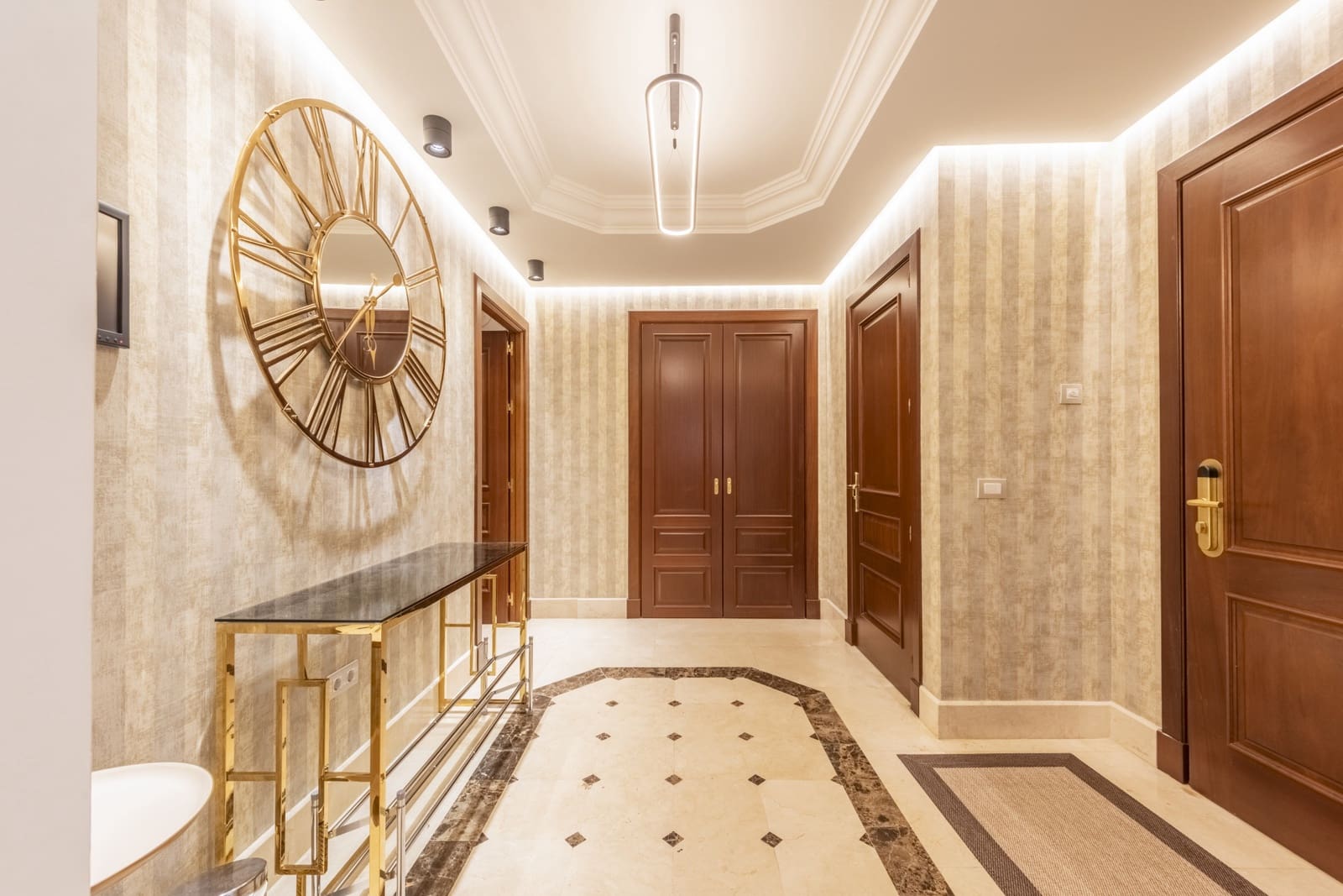 4 Zimmer Apartment zu verkaufen in Estepona mit Pool Garage - 2.050.000 € (Ref: 8488934)