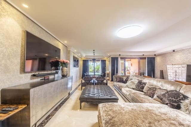 4 quarto Apartamento para venda em Estepona com piscina garagem - 2 050 000 € (Ref: 8488934)