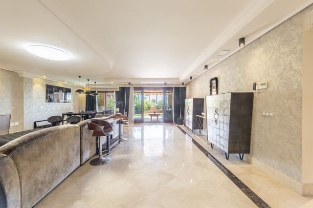 4 quarto Apartamento para venda em Estepona com piscina garagem - 2 050 000 € (Ref: 8488934)