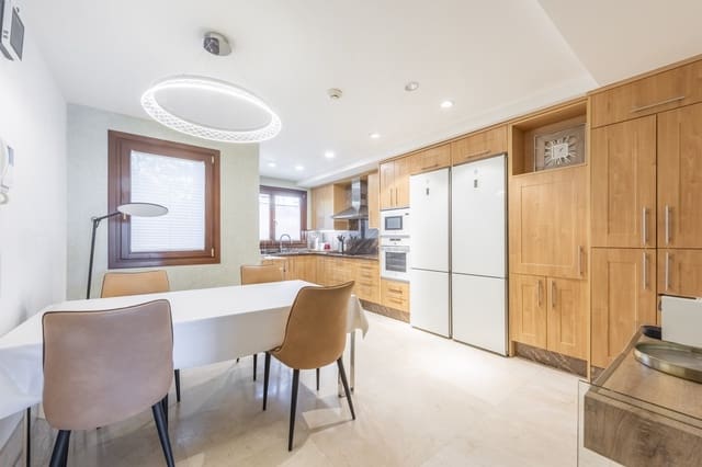 4 quarto Apartamento para venda em Estepona com piscina garagem - 2 050 000 € (Ref: 8488934)