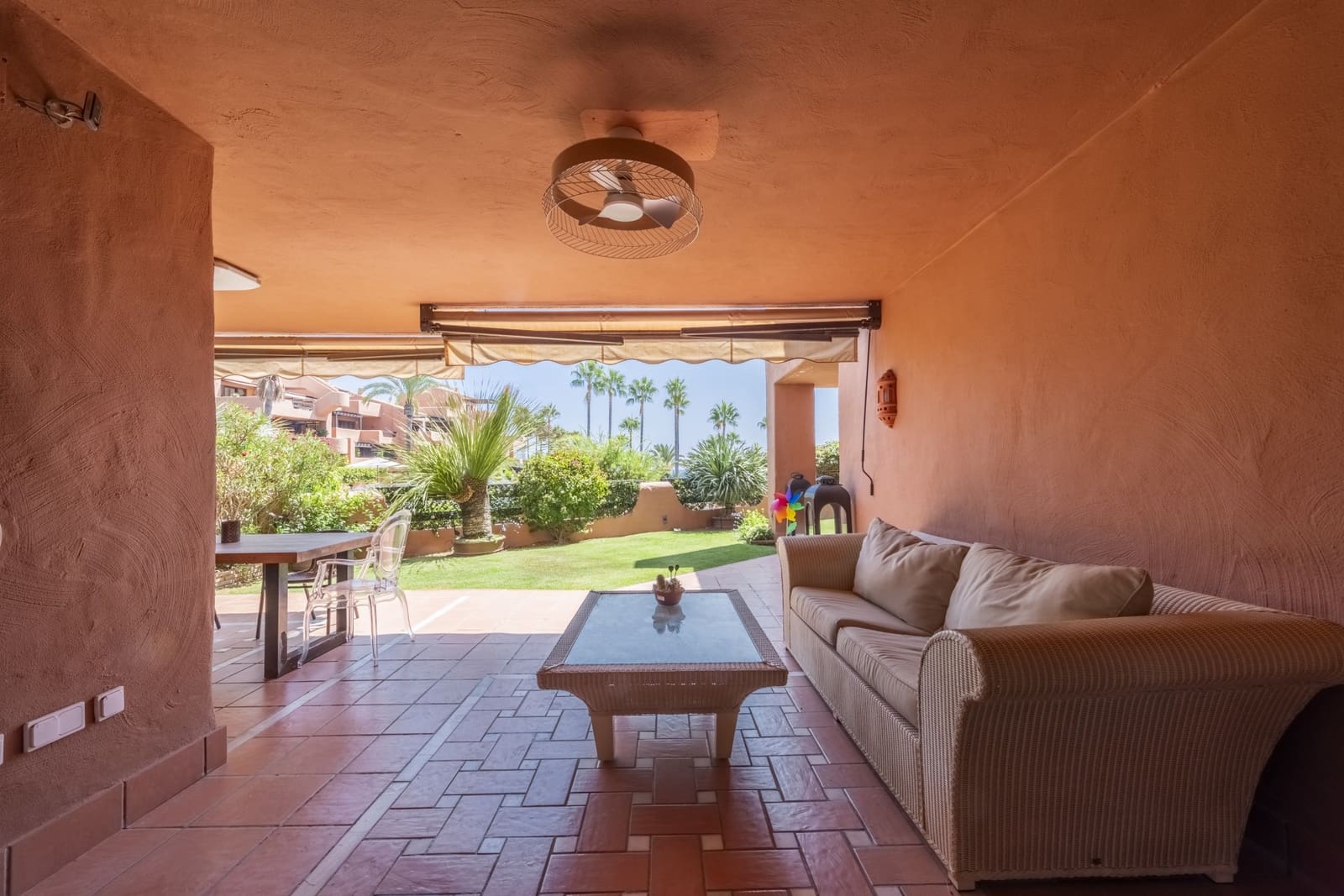 Apartamento de 4 habitaciones en Estepona en venta con piscina garaje - 2.050.000 € (Ref: 8488934)