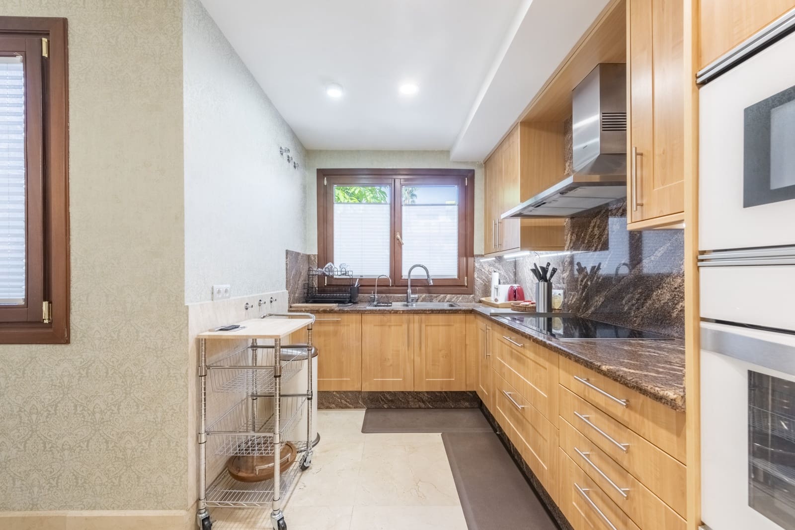 Apartamento de 4 habitaciones en Estepona en venta con piscina garaje - 2.050.000 € (Ref: 8488934)