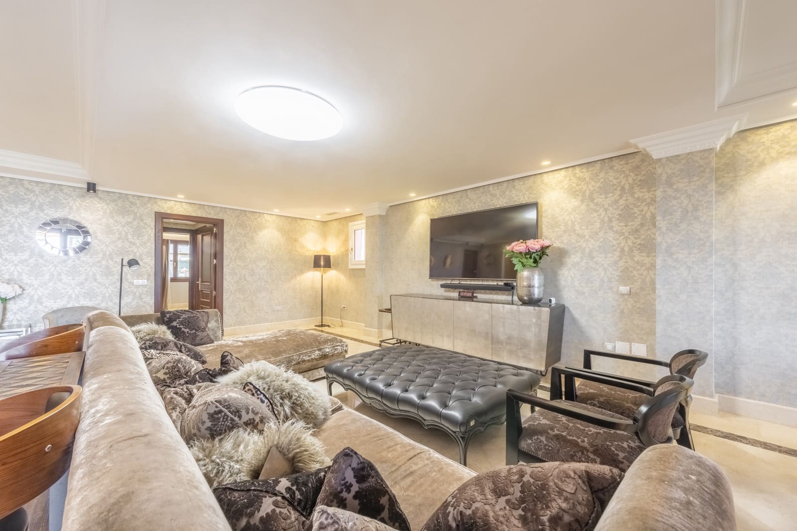 Apartamento de 4 habitaciones en Estepona en venta con piscina garaje - 2.050.000 € (Ref: 8488934)