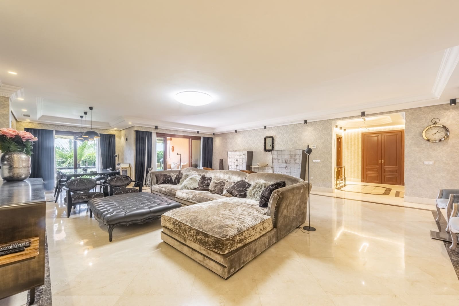 Apartamento de 4 habitaciones en Estepona en venta con piscina garaje - 2.050.000 € (Ref: 8488934)