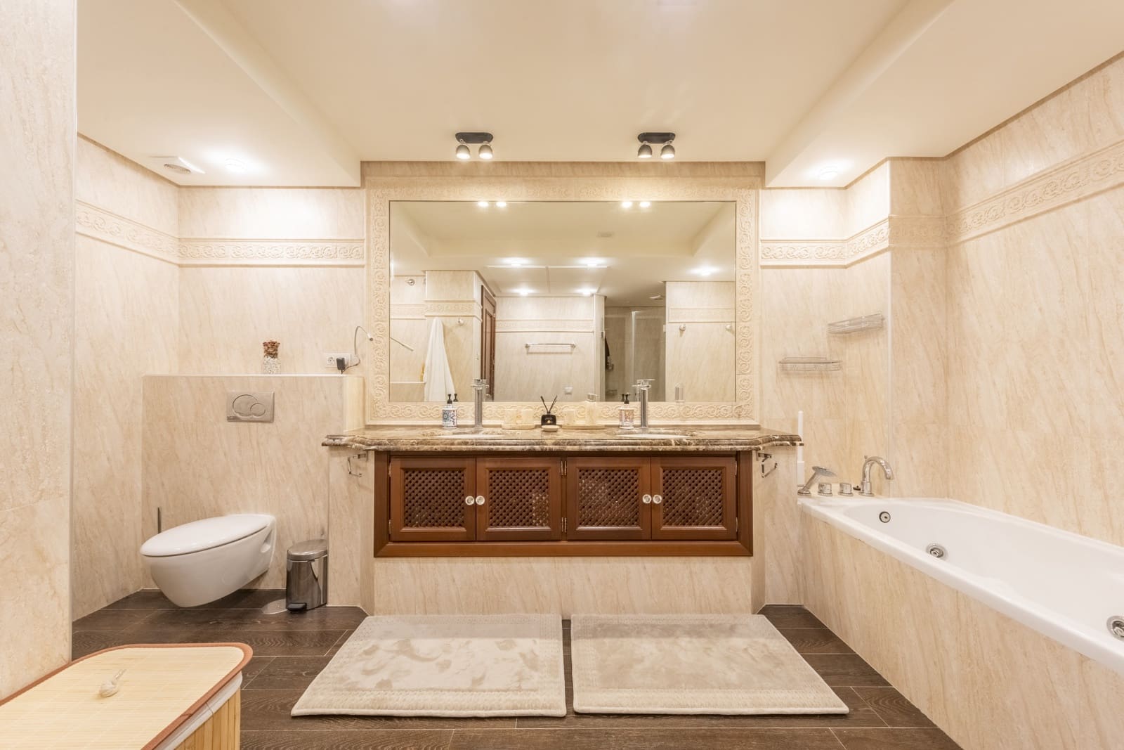 Apartamento de 4 habitaciones en Estepona en venta con piscina garaje - 2.050.000 € (Ref: 8488934)