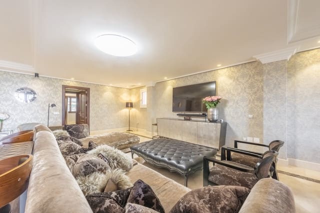 4 quarto Apartamento para venda em Estepona com piscina garagem - 2 050 000 € (Ref: 8488934)
