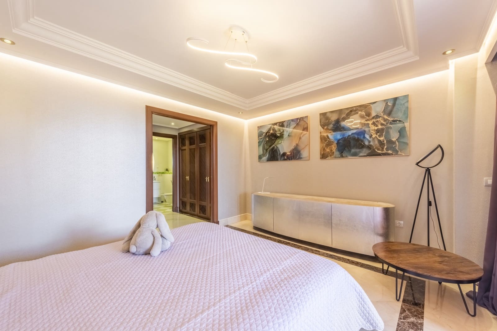 Apartamento de 4 habitaciones en Estepona en venta con piscina garaje - 2.050.000 € (Ref: 8488934)