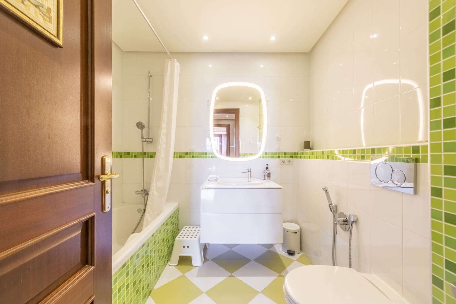 Apartamento de 4 habitaciones en Estepona en venta con piscina garaje - 2.050.000 € (Ref: 8488934)
