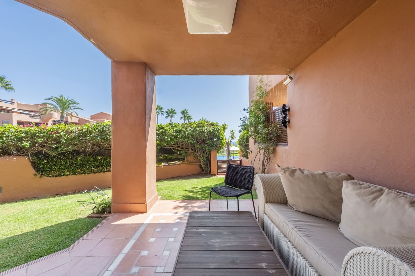 Apartamento de 4 habitaciones en Estepona en venta con piscina garaje - 2.050.000 € (Ref: 8488934)