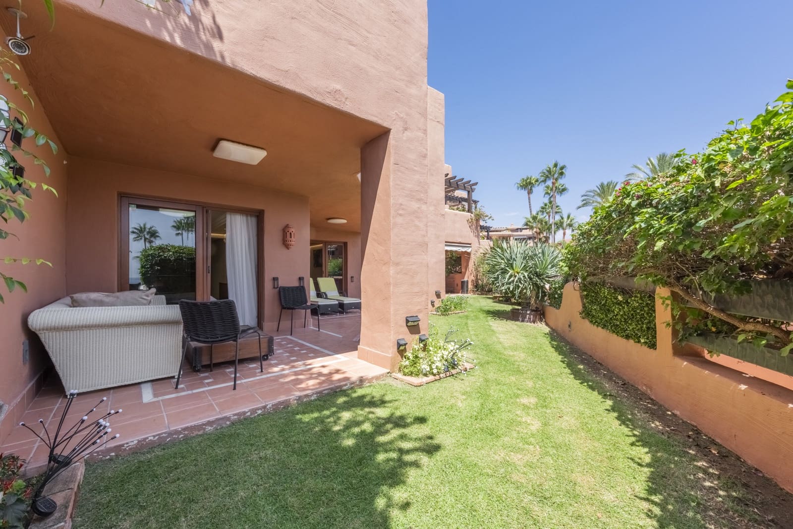 Apartamento de 4 habitaciones en Estepona en venta con piscina garaje - 2.050.000 € (Ref: 8488934)