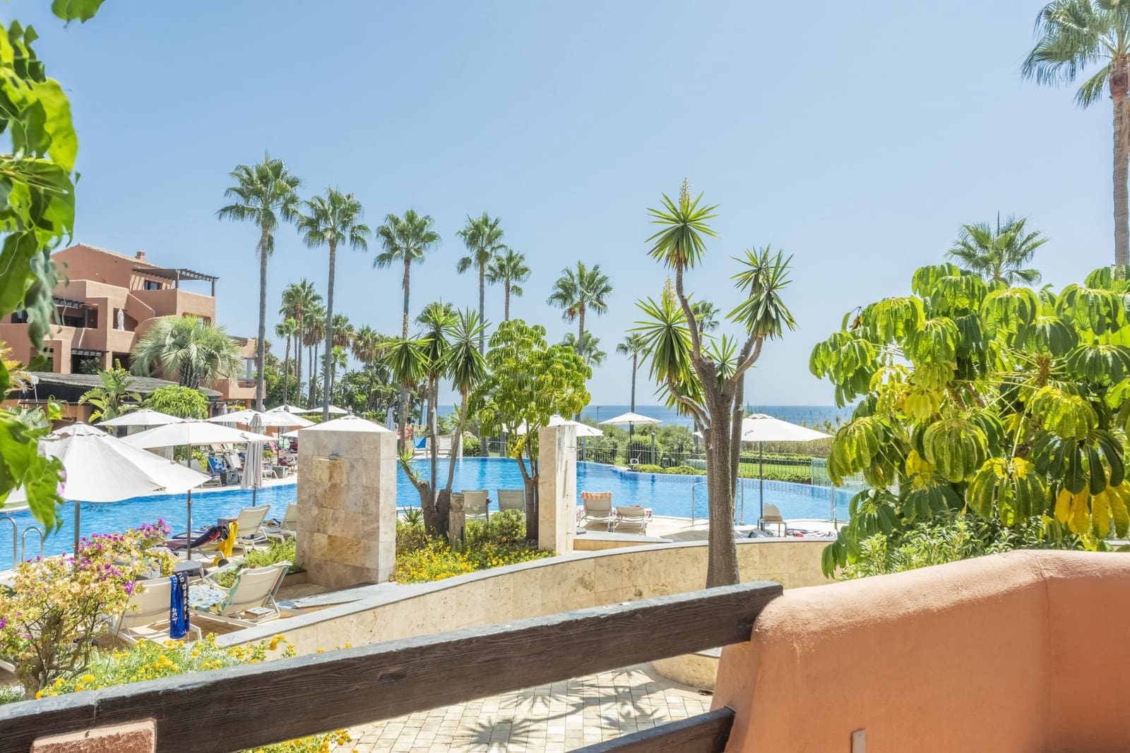 Apartamento de 4 habitaciones en Estepona en venta con piscina garaje - 2.050.000 € (Ref: 8488934)
