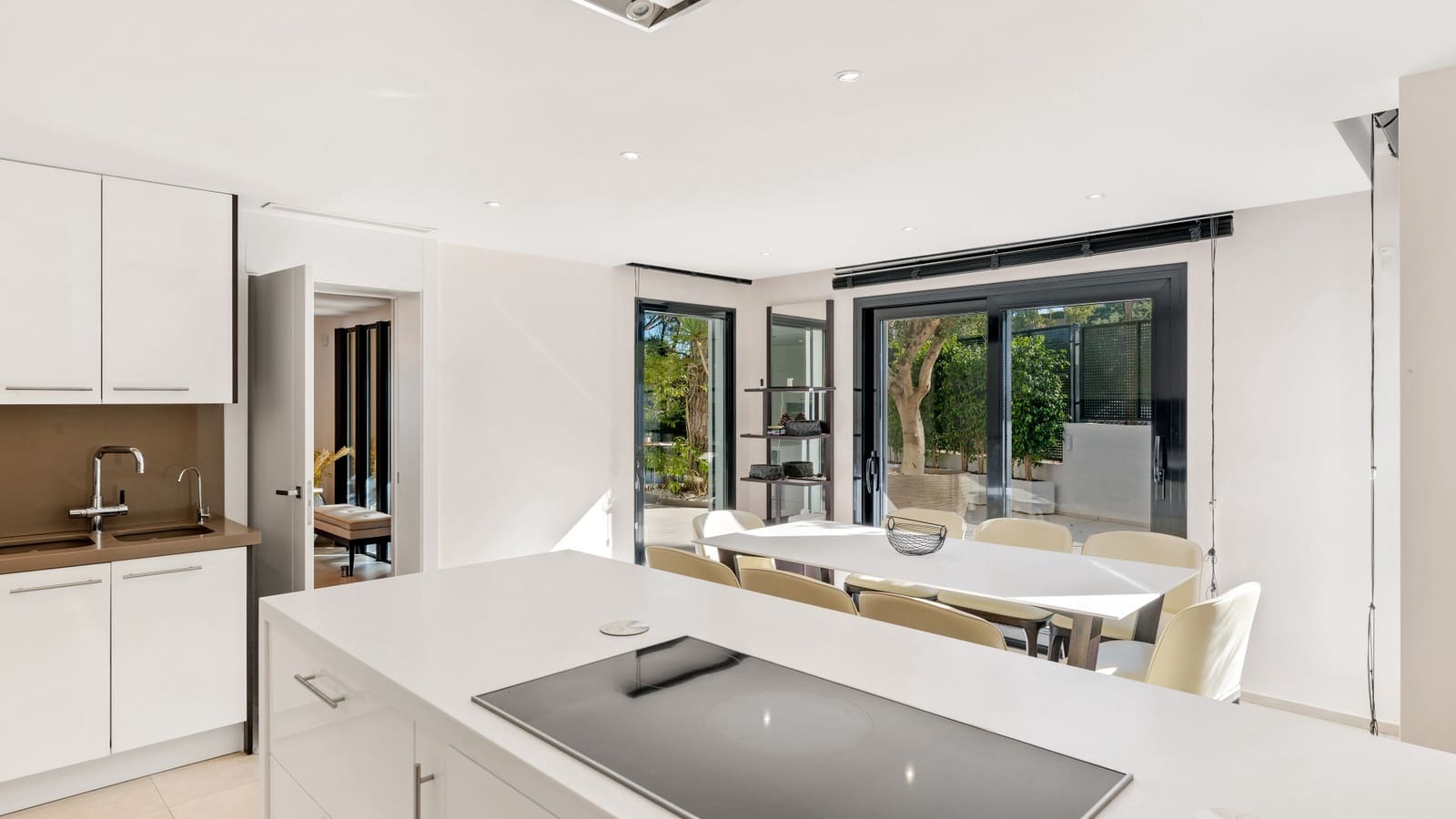 Chalet de 8 habitaciones en El Madroñal en venta con piscina garaje - 4.450.000 € (Ref: 8519407)