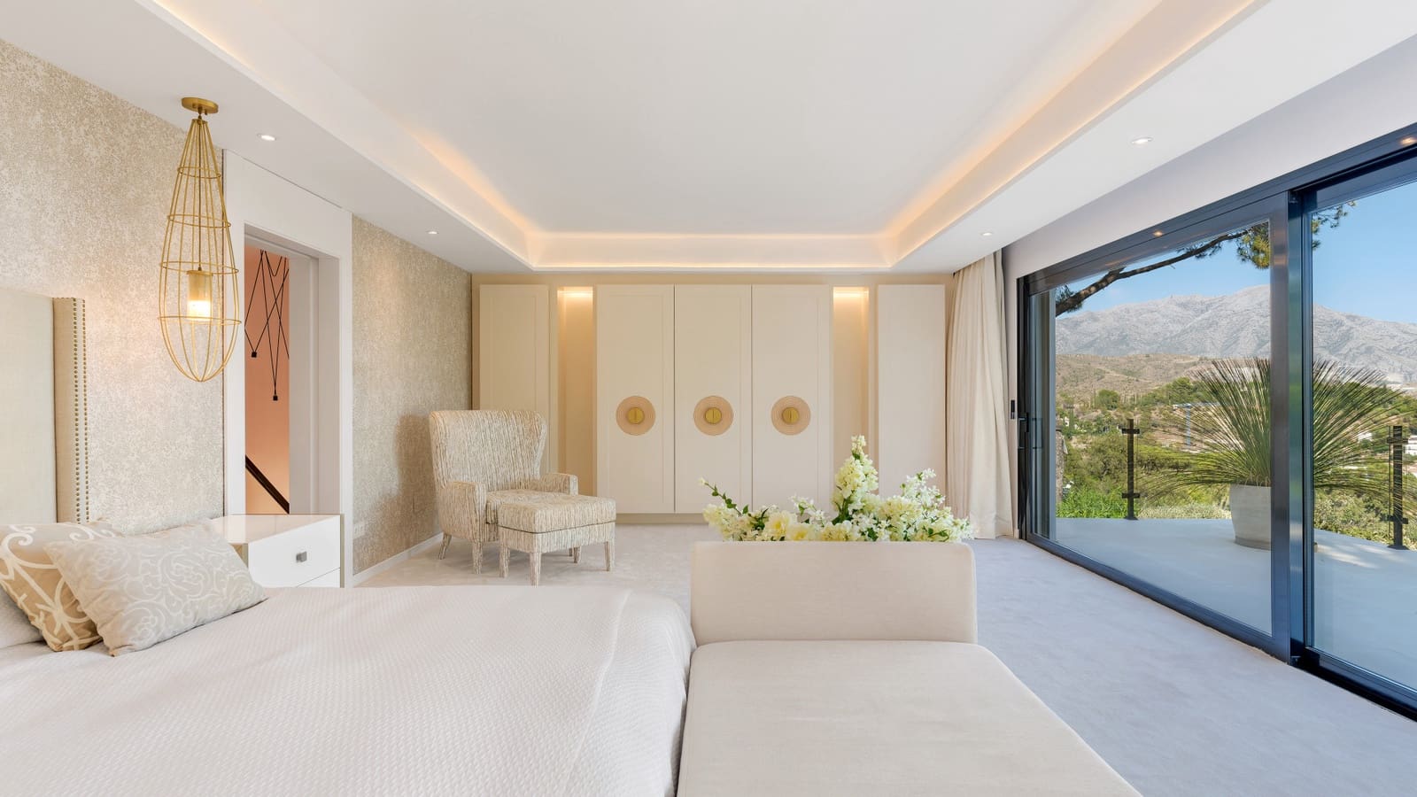 Chalet de 8 habitaciones en El Madroñal en venta con piscina garaje - 4.450.000 € (Ref: 8519407)