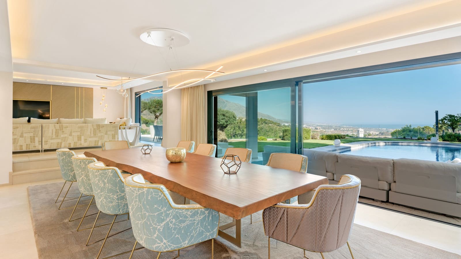 Chalet de 8 habitaciones en El Madroñal en venta con piscina garaje - 4.450.000 € (Ref: 8519407)