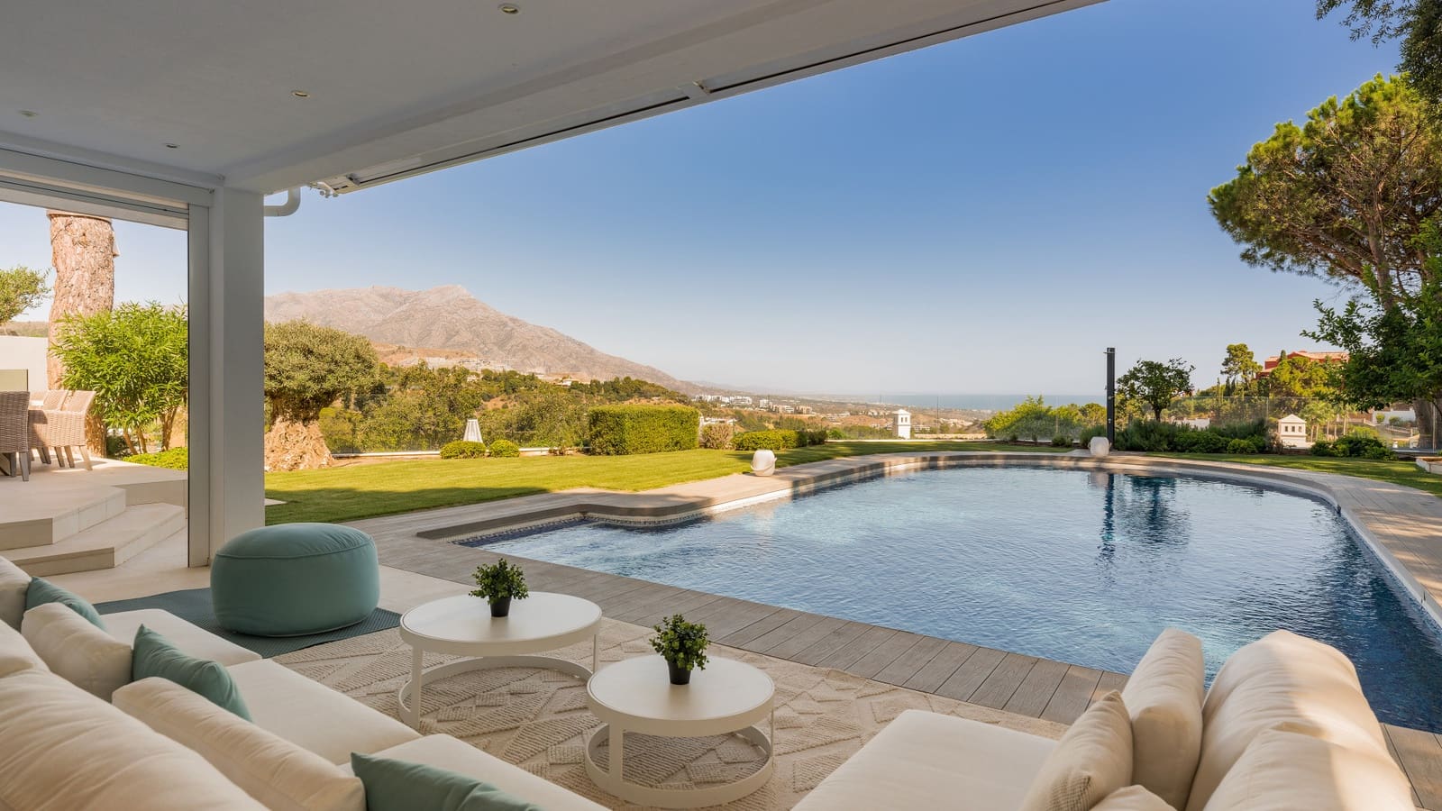 Chalet de 8 habitaciones en El Madroñal en venta con piscina garaje - 4.450.000 € (Ref: 8519407)