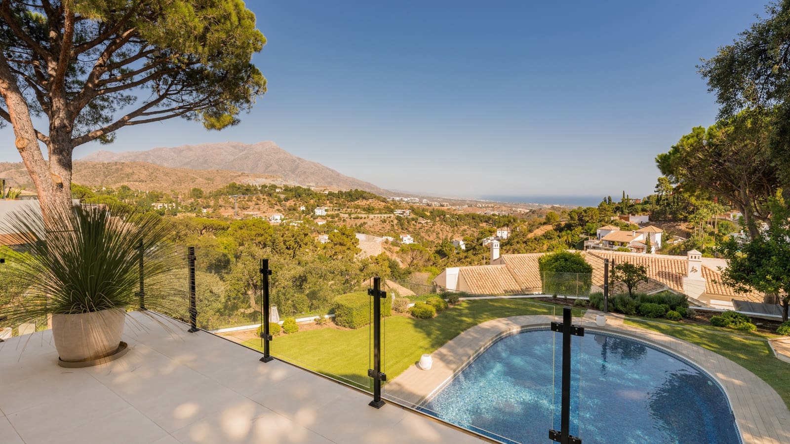 Chalet de 8 habitaciones en El Madroñal en venta con piscina garaje - 4.450.000 € (Ref: 8519407)