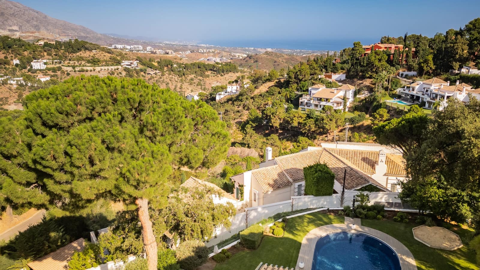 Chalet de 8 habitaciones en El Madroñal en venta con piscina garaje - 4.450.000 € (Ref: 8519407)