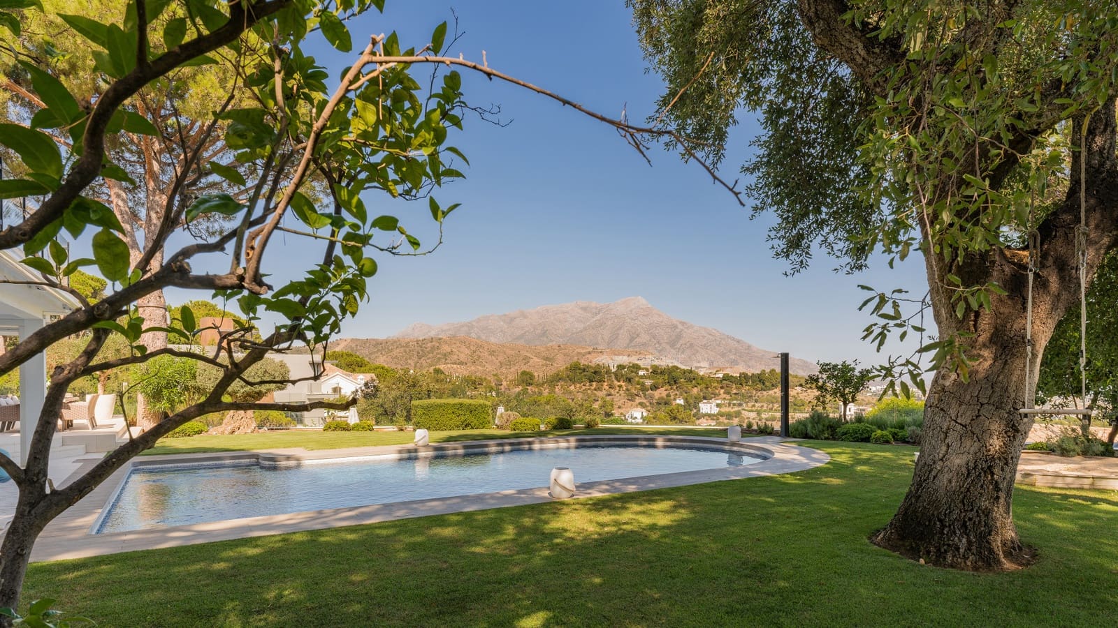 Chalet de 8 habitaciones en El Madroñal en venta con piscina garaje - 4.450.000 € (Ref: 8519407)