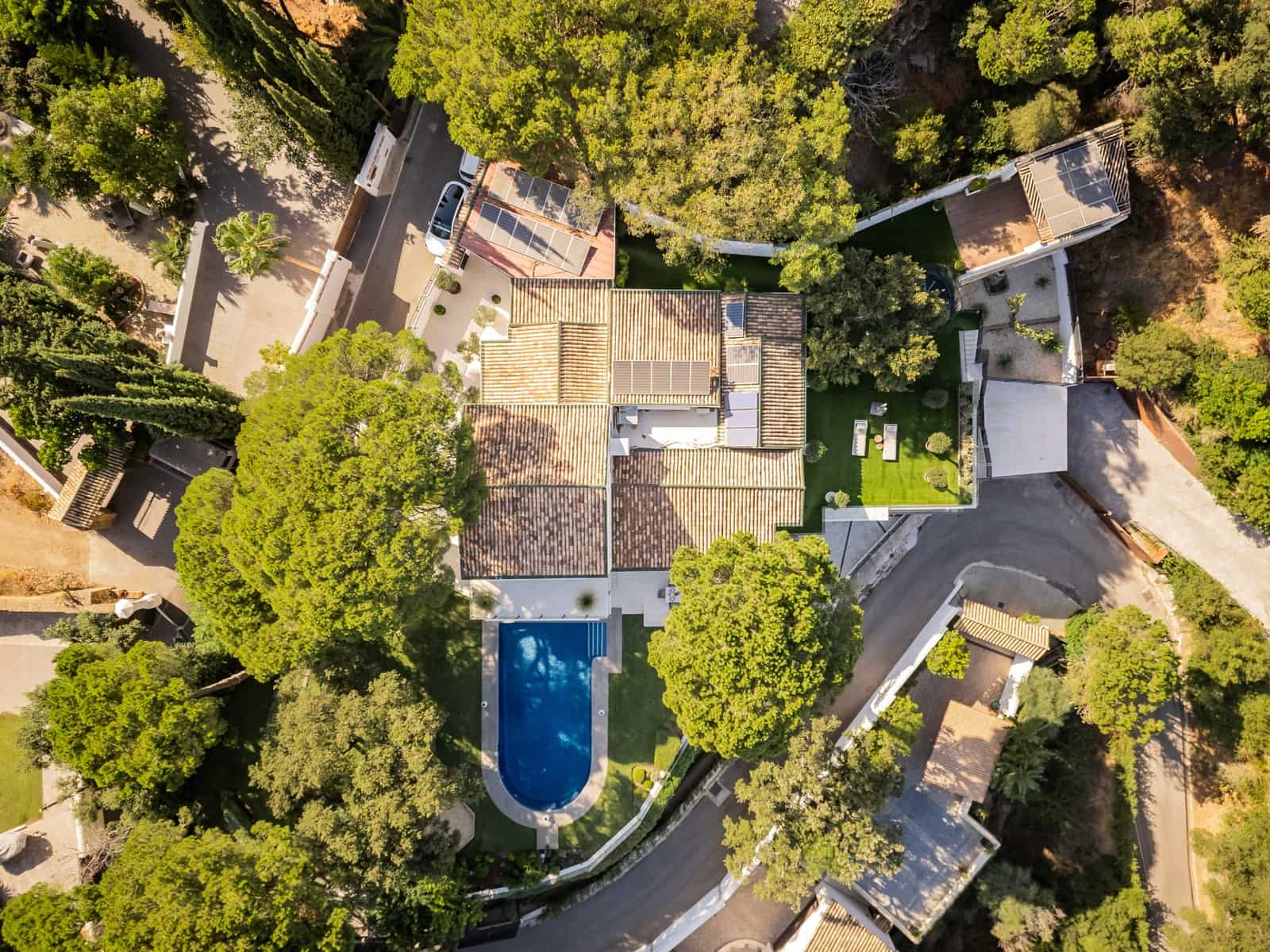 Chalet de 8 habitaciones en El Madroñal en venta con piscina garaje - 4.450.000 € (Ref: 8519407)