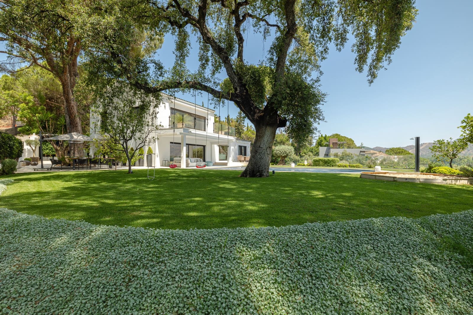 Chalet de 8 habitaciones en El Madroñal en venta con piscina garaje - 4.450.000 € (Ref: 8519407)