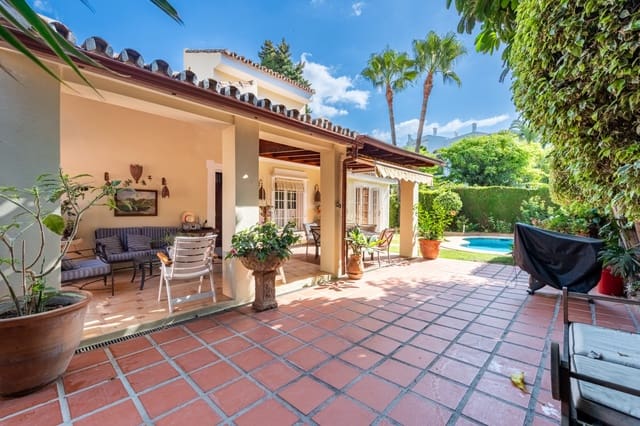 Chalet de 3 habitaciones en Marbella en venta con piscina garaje - 2.720.000 € (Ref: 8526880)