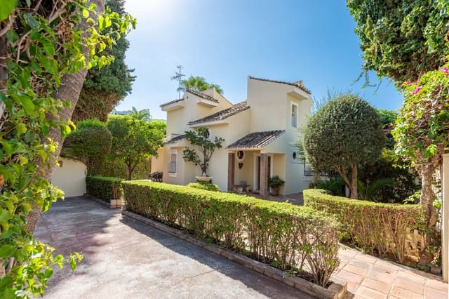 Chalet de 3 habitaciones en Marbella en venta con piscina garaje - 2.720.000 € (Ref: 8526880)