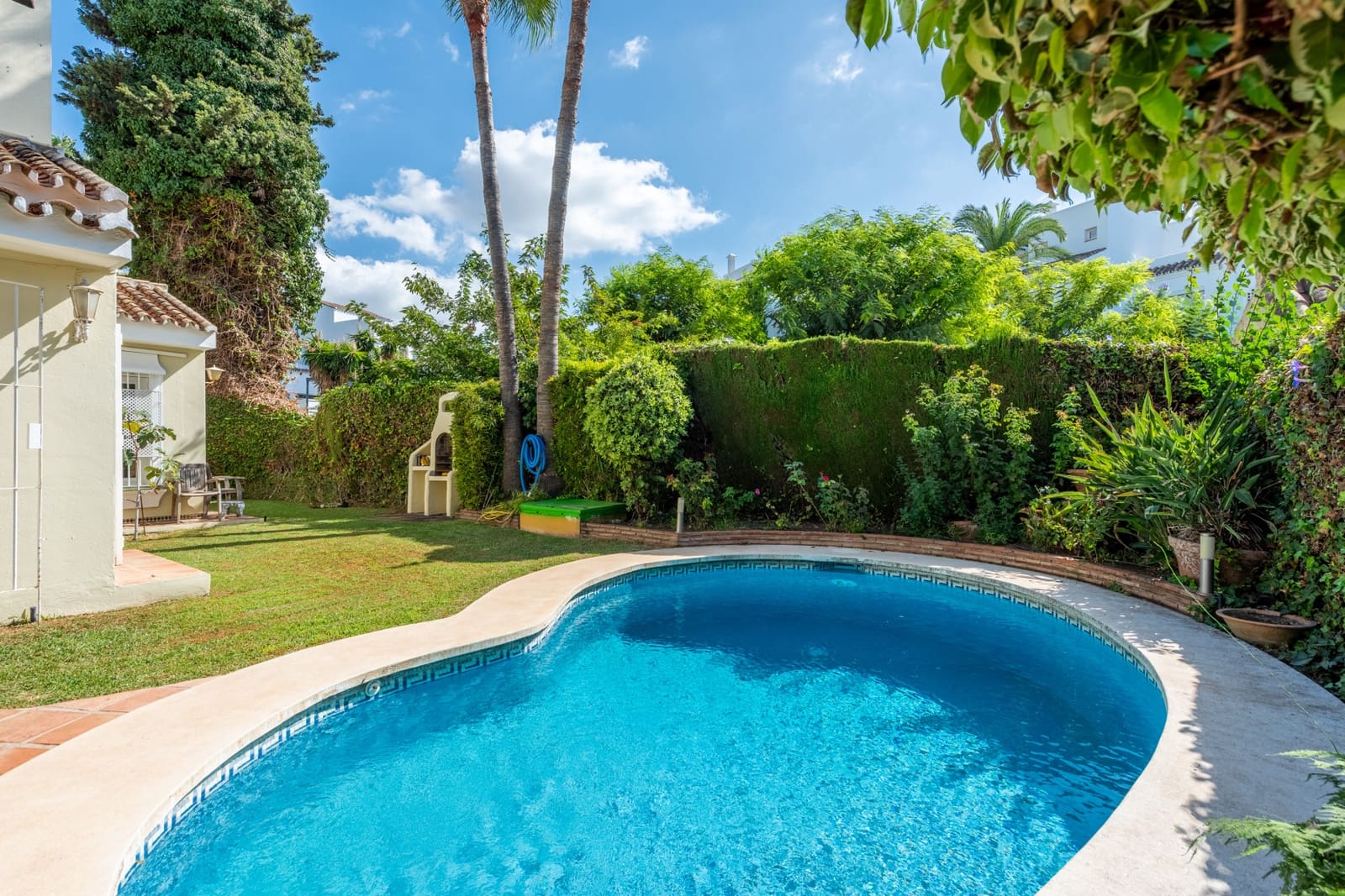 Chalet de 3 habitaciones en Marbella en venta con piscina garaje - 2.720.000 € (Ref: 8526880)