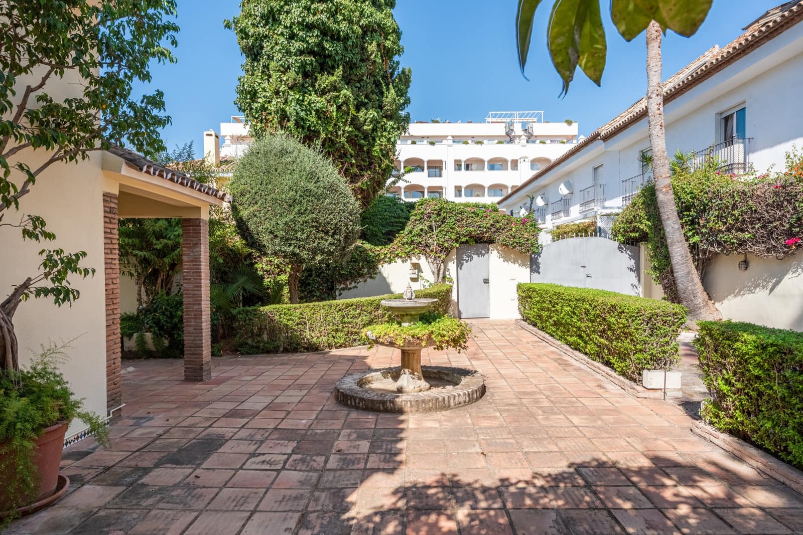 Chalet de 3 habitaciones en Marbella en venta con piscina garaje - 2.720.000 € (Ref: 8526880)