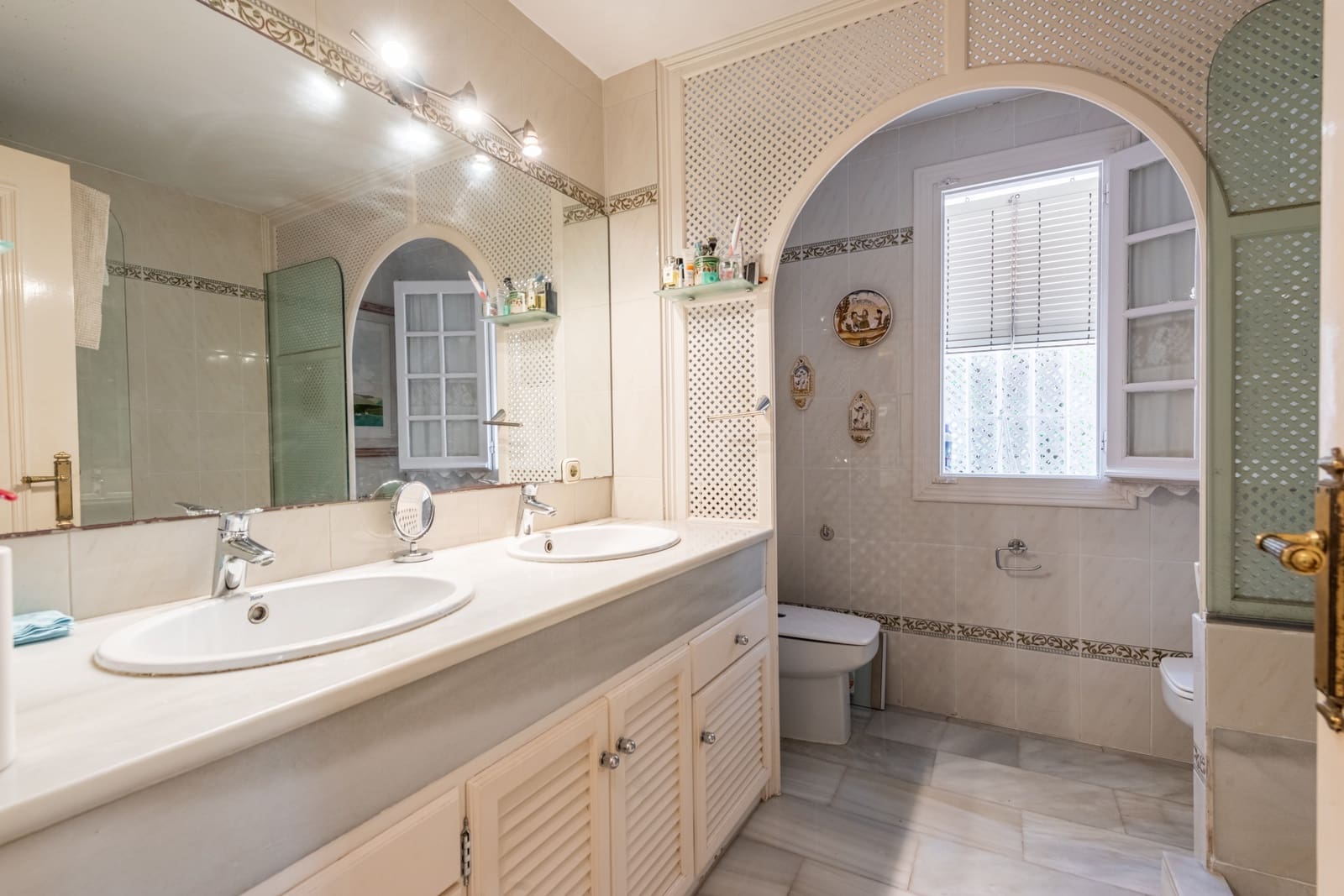 3 bedroom Villa for sale in Marbella with pool garage - € 2,720,000 (Ref: 8526880)