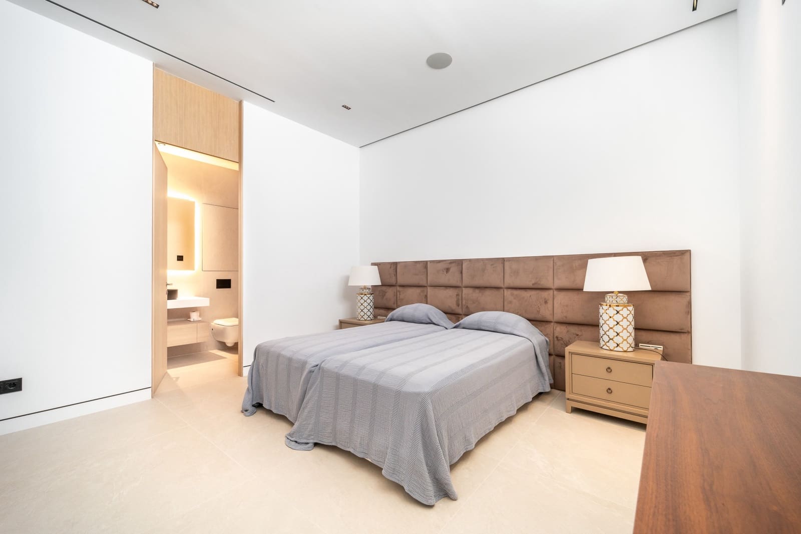 4 slaapkamer Halfvrijstaande villa te koop in Marbella met zwembad garage - € 4.800.000 (Ref: 8551260)