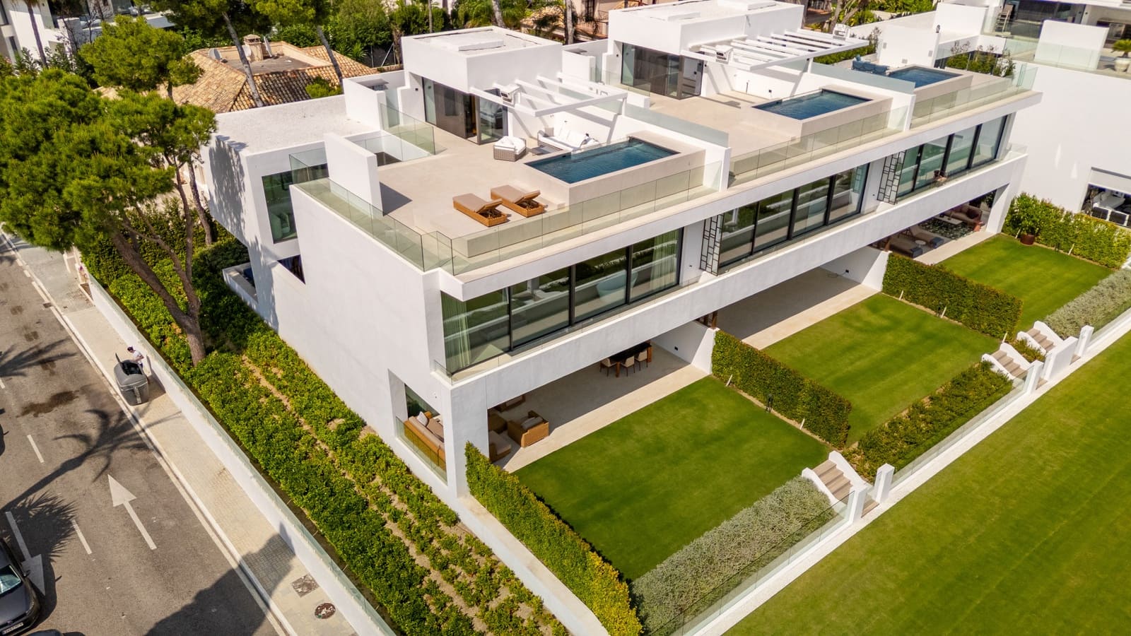 4 bedroom Semi-detached Villa for sale in Marbella with pool garage - € 5,000,000 (Ref: 8551260)