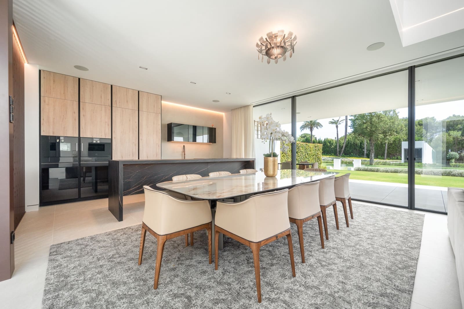 4 bedroom Semi-detached Villa for sale in Marbella with pool garage - € 5,000,000 (Ref: 8551260)