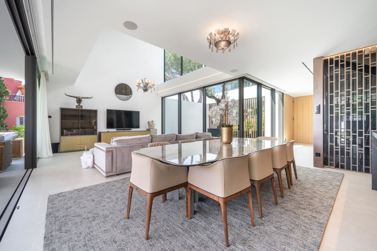 4 bedroom Semi-detached Villa for sale in Marbella with pool garage - € 5,000,000 (Ref: 8551260)